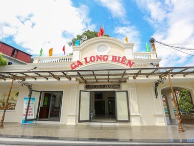 Hanoi people surprised with Long Bien station’s new makeover