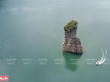 Na Hang lake – famous tourism destination in Tuyen Quang