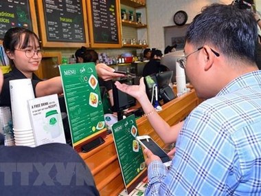 Vietnamese people aiming for a cashless society