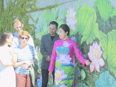 Mural celebrates Vietnam-France friendship