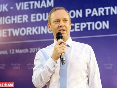 British Ambassador enjoys Vietnamese experiences