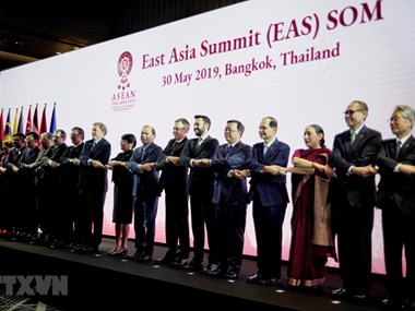 Vietnam attends ASEAN Plus Three, EAS SOMs