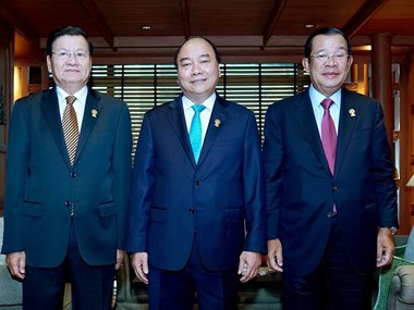 Vietnamese Prime Minister meets with Lao, Cambodian counterparts
