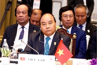 PM Nguyen Xuan Phuc attends plenum of 34th ASEAN Summit