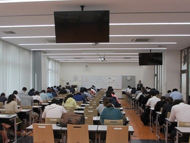 700 Japanese register for Vietnamese-language proficiency test