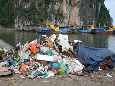 Vietnam's tourism sector fights against plastic waste