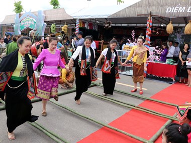 Festival introduces northwestern region’s ethnic culture