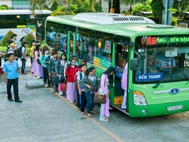 HCM City encourages people to use public transport