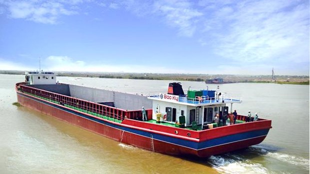 Fees on Vietnam-Cambodia waterway route down over 10 times hinh anh 1
