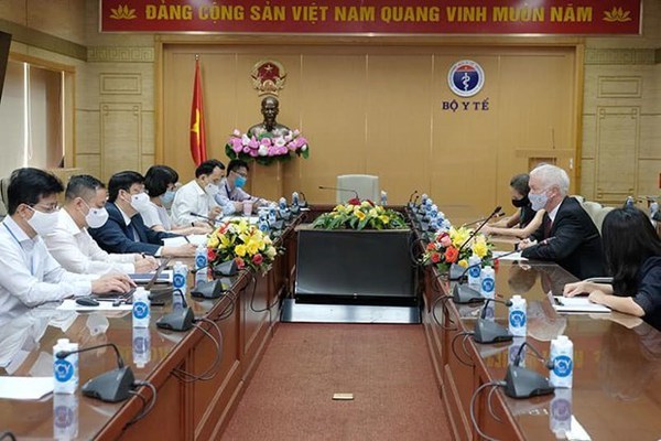 Diplomatic efforts taken to bring COVID-19 vaccine to Vietnam hinh anh 1