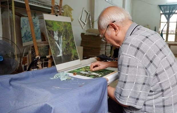 Hanoi's veteran artisan helps promote embroidery craft