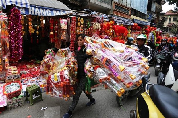 Kitchen Gods worshipping: Vietnamese traditional belief