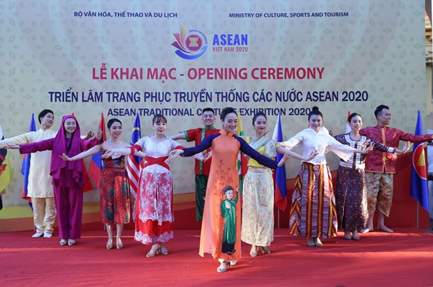 ASEAN 2020: Exhibition on ASEAN traditional costumes opens in Hanoi