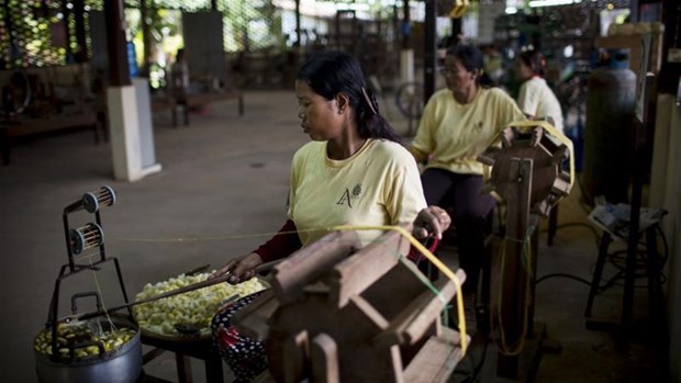 Cambodia to raise minimum wage for textiles, footwear workers hinh anh 1