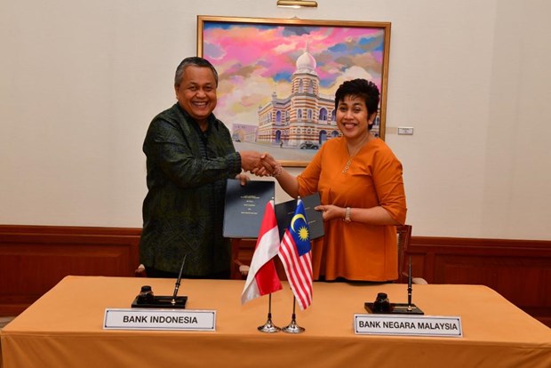 Malaysia, Indonesia sign 2-billion-USD currency swap deal hinh anh 1