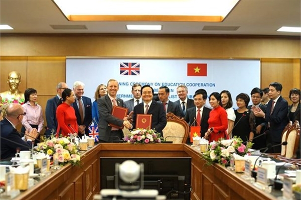 Vietnam, UK sign MoU on educational cooperation