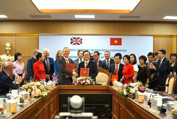 Vietnam, UK sign MoU on educational cooperation