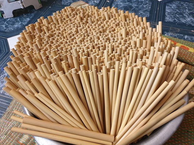 Vietnamese bamboo straws adorn world drinks hinh anh 2