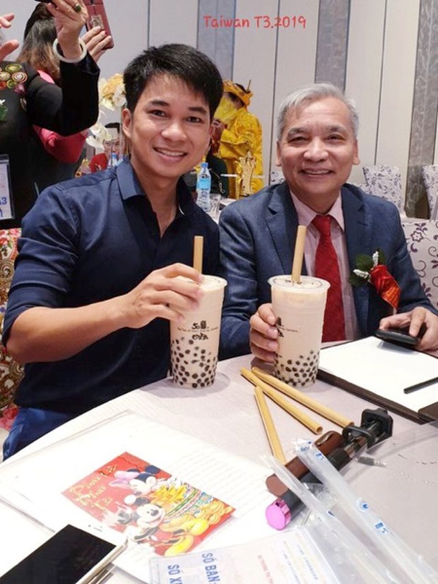 Vietnamese bamboo straws adorn world drinks hinh anh 3