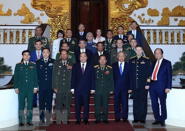 PM Phuc receives foreign military leaders hinh anh 1
