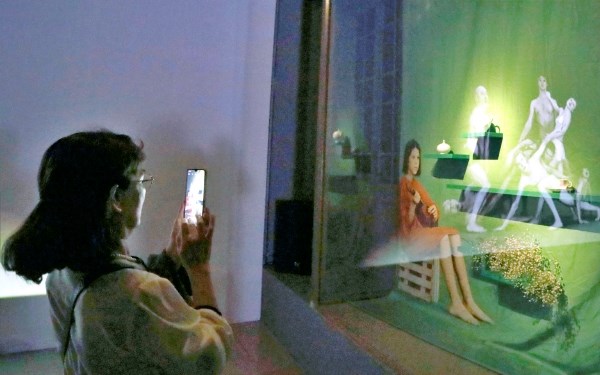 Russian ceramics on display in Hanoi hinh anh 1