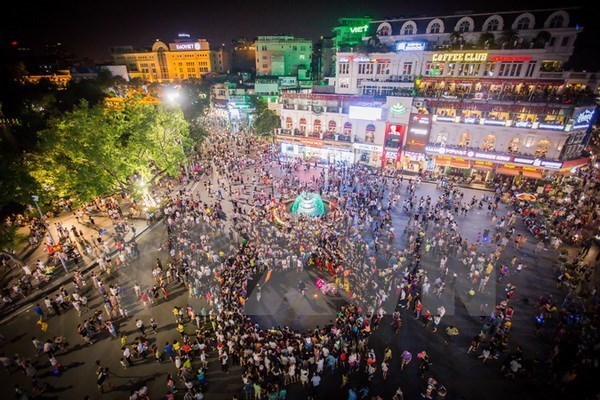 Pedestrian space around Hoan Kiem Lake to be officially operational hinh anh 1