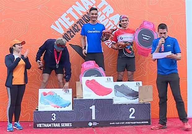 Over 3,000 runners join Vietnam Trail Marathon in Son La hinh anh 1