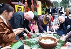 Foreign diplomatic corps explore Vietnamese traditional Tet