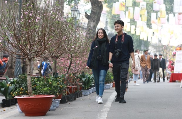 Spring in the air and the streets hinh anh 4