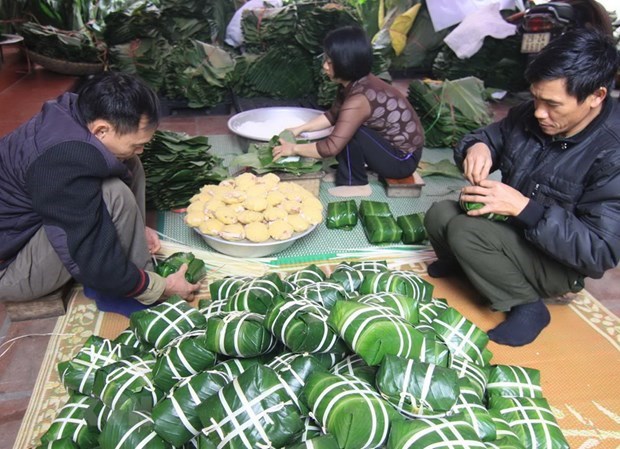 Traditional Tet food offerings to ancestors