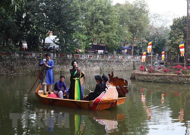 Spring festival draws tourists to Bac Ninh province