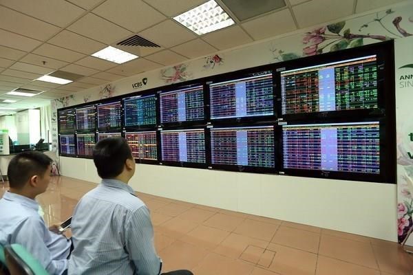 Foreign investors net buy VN shares after 5-month offloads