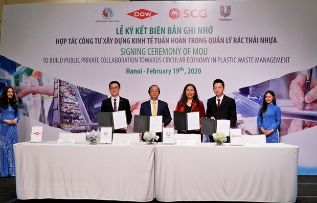 Vietnam builds public private collaboration to address plastic waste hinh anh 1