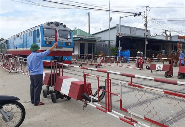 Train services derailed by funding chaos hinh anh 1