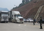 Hundreds of fruit trucks still jammed at border gates with China