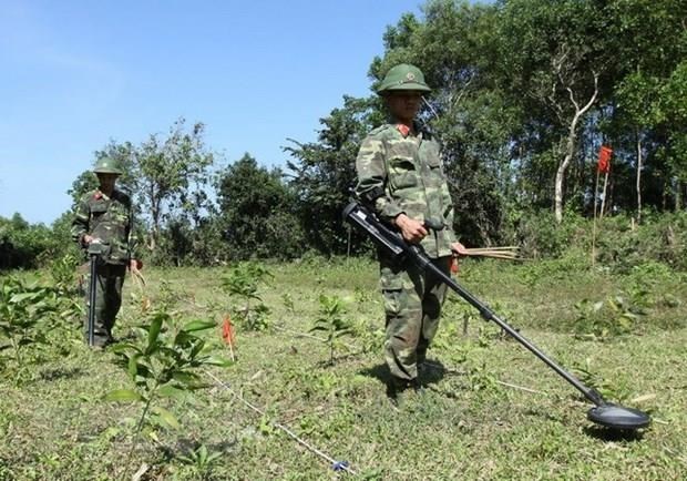 Vietnam, RoK address post-war bombs, mines hinh anh 1