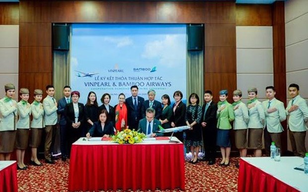 Bamboo Airways, Vinpearl cooperate to provide air-tourism products hinh anh 1