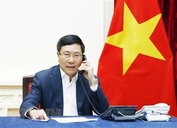 Deputy PM, FM holds phone talks with RoK FM hinh anh 1