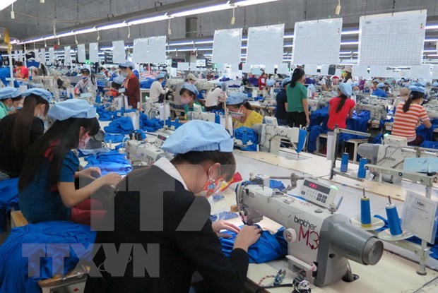 Nearly 74 percent of firms to go bankrupt if epidemic lingers: survey hinh anh 1