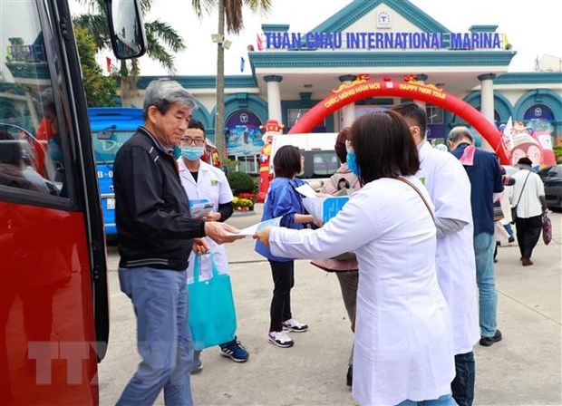 COVID-19: Quang Ninh suspends tours of bays, relic sites hinh anh 1