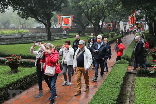 Hanoi shuts down historical relics, bars amid COVID-19 outbreak hinh anh 1