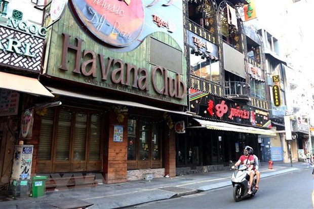 Entertainment areas, restaurants in HCM City to close in wake of COVID-19 hinh anh 1