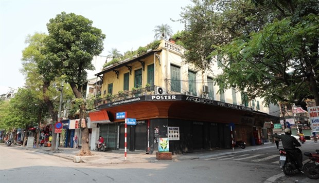 Hanoi orders closure of bars to stop COVID-19 hinh anh 1