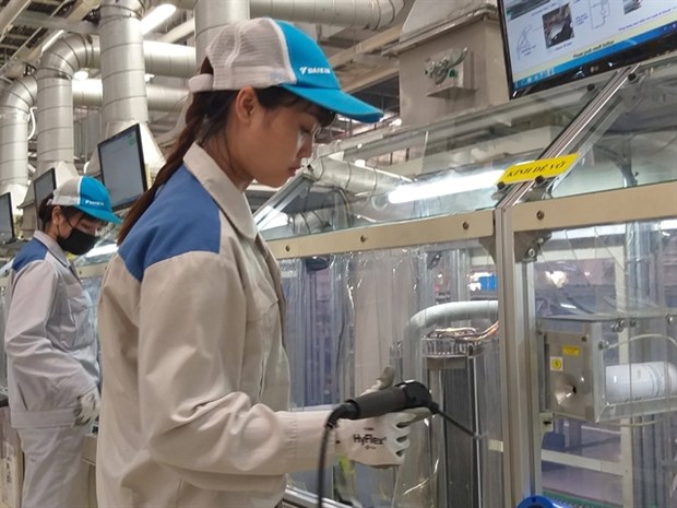 Vietnam’s manufacturing drops to record low in March due to pandemic hinh anh 1