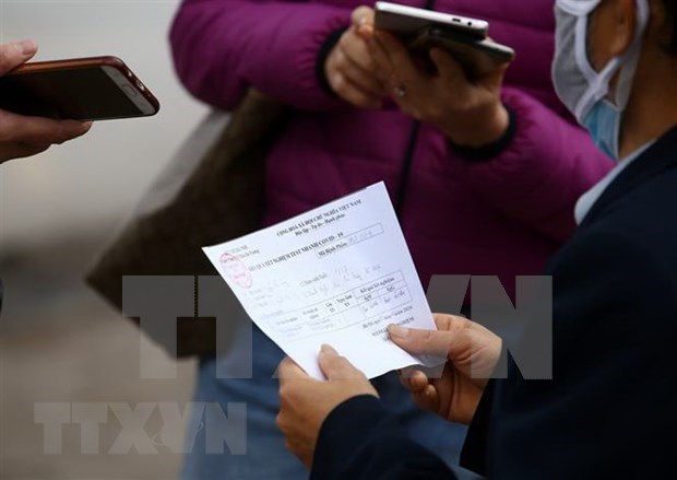 Hanoi plans more mobile COVID-19 testing stations to meet high demand hinh anh 1