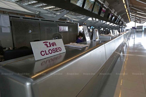 Thailand temporarily blocks entry