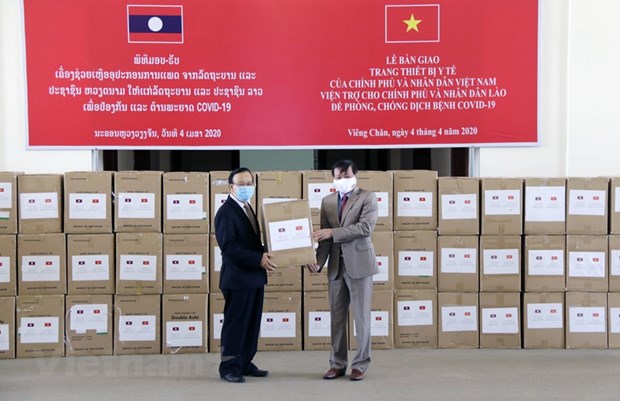 Vietnam-donated medical equipment handed over to Laos