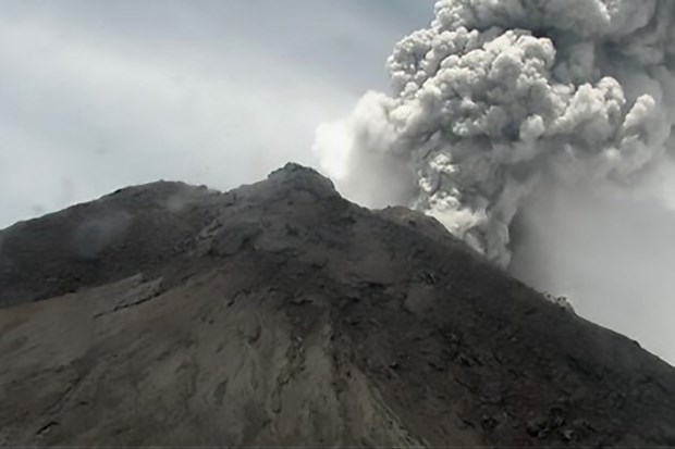 Indonesia's most active volcano Merapi erupts again hinh anh 1