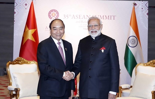 Vietnamese, Indian PMs discuss COVID-19 fight in phone talks hinh anh 1