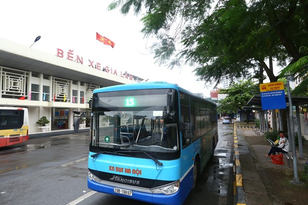 Hanoi resumes 104 bus routes as social distancing eased hinh anh 1